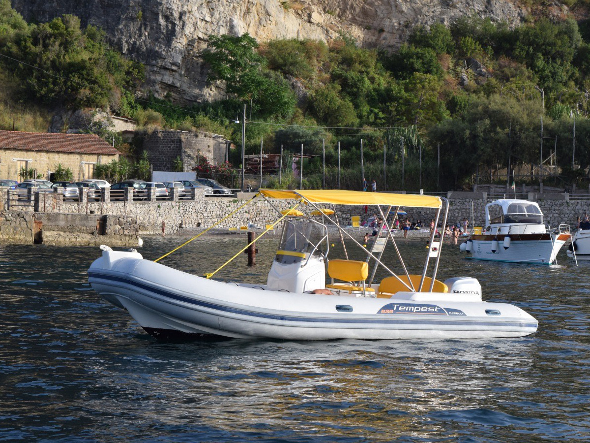 Self Drive boat from Sorrento Self Drive boat from Sorrento