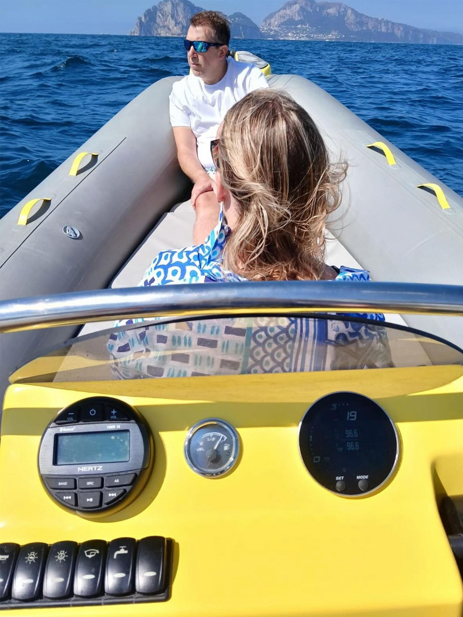 Self Drive boat from Sorrento Self Drive boat from Sorrento
