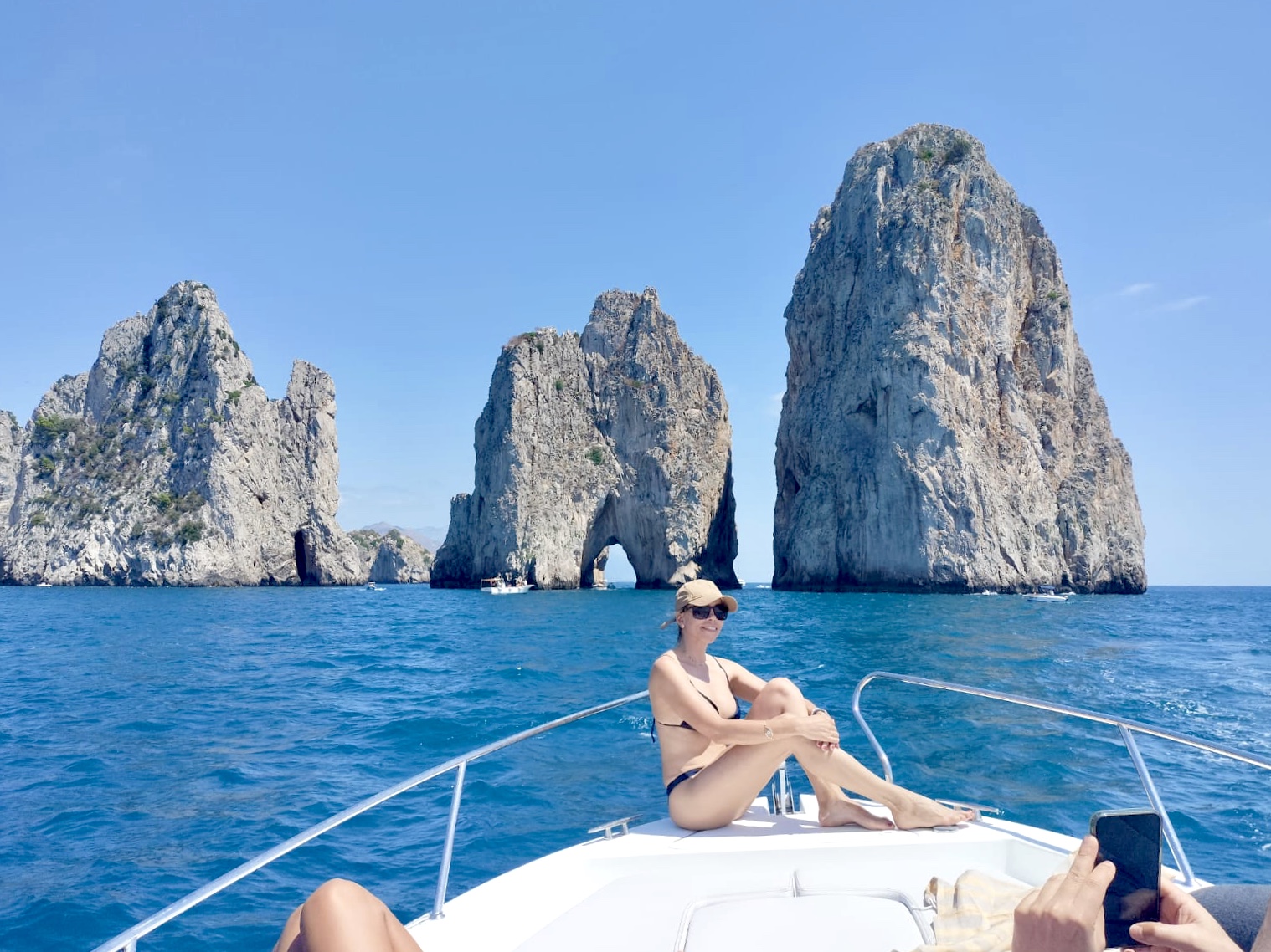 faraglioni-rocks-view-01